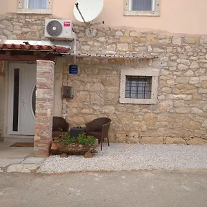 Lari Apartman